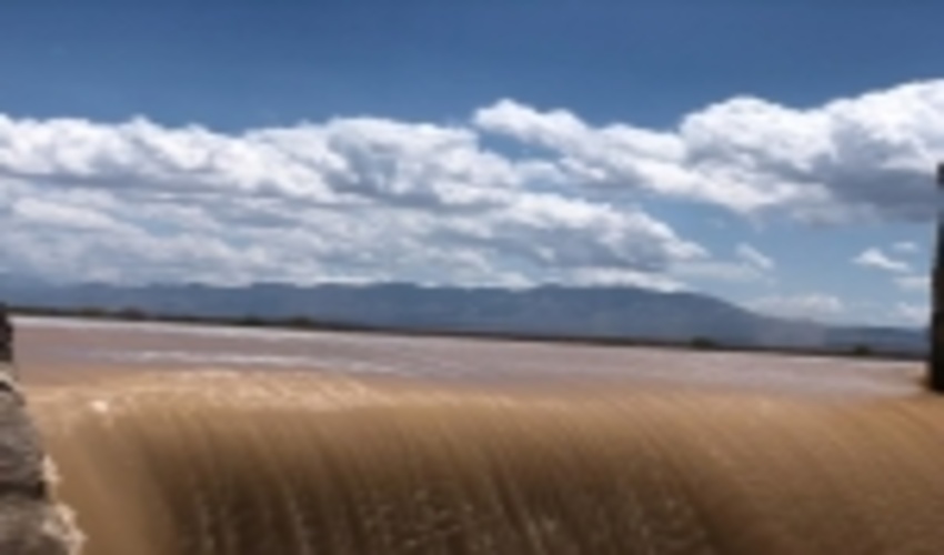 بازدید مسئولان اجرایی شهرستان بم از پروژه های پخش سیلاب دارزین 