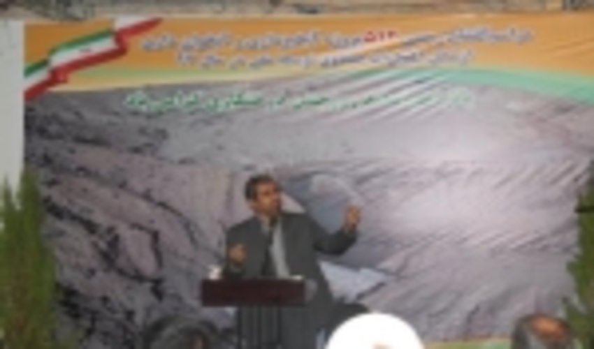 دکتر پور ابراهیمی نماینده مردم کرمان، راور و رئیس کمیسیون اقتصادی مجلس شورای اسلامی: اقدامات آبخیزداری و هدایت رواناب ها به سفره های آب زیرزمینی باعث جلوگیری از فرونشست زمین خواهد شد.