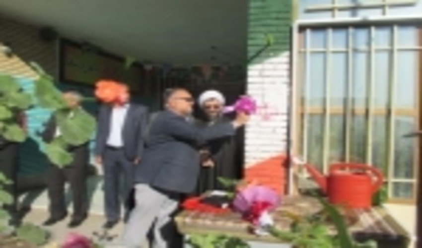  نواختن زنگ  درختکاری به مناسبت روز درختکاری در رفسنجان 