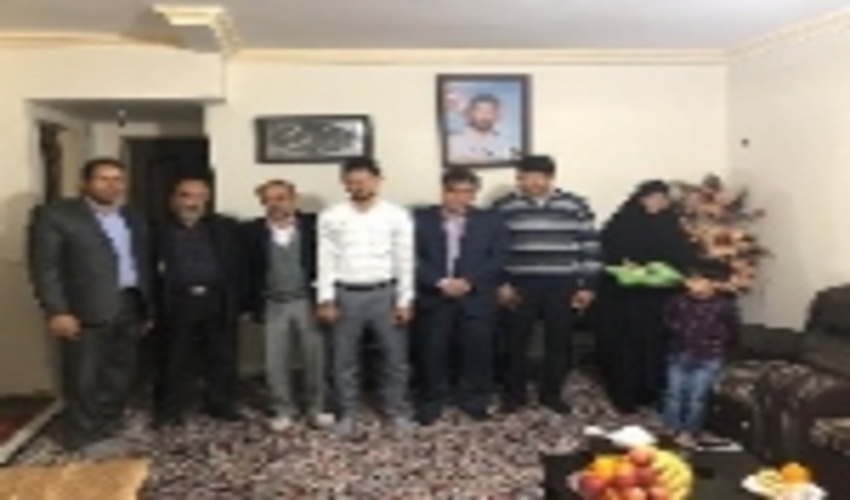 دیدار مدیرکل و معاون اداره با خانواده شهید والا مقام عباس نیکخواه در ایام الله دهه فجر و چهلمین سالگرد پیروزی انقلاب اسلامی ایران