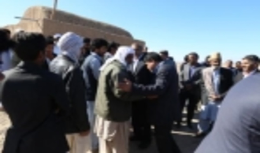 شروع  عملیات مالچ پاشی در سطح 1000 هکتار از اراضی شهرستان فهرج ، در جهت مقابله با پدیده گرد وغبار و بهبود شرایط زندگی مردم در شرق استان کرمان 