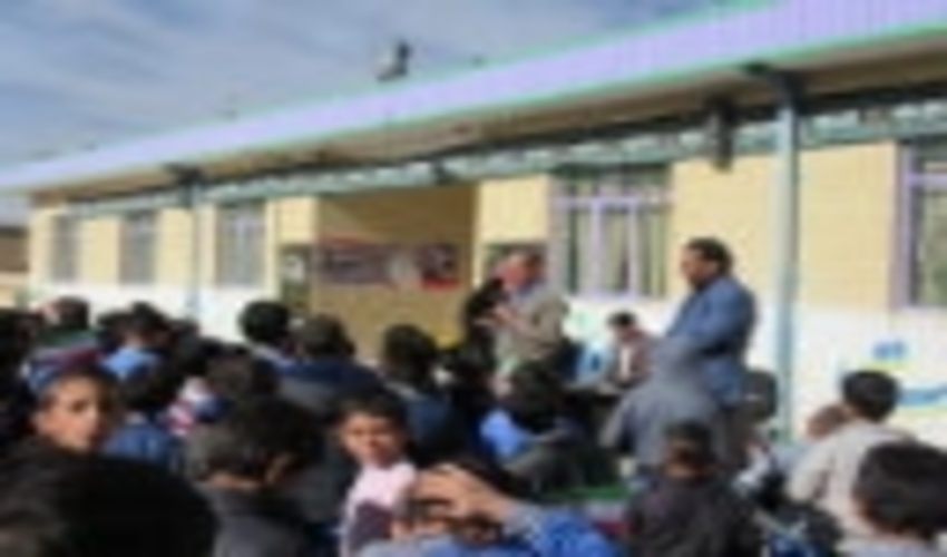  نواختن  زنگ انقلاب در دبستان پسرانه  در حوزه آبخیز بیاض شهرستان انار 