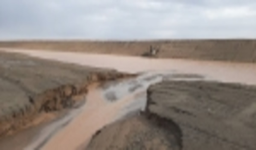 آبگیری سازه های آبخیزداری شهرستان فهرج و پیشگیری از بروز خسارات توسط آنها در پی بارندگی های اخیر 