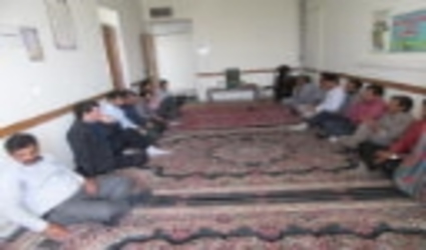                  دیدار رئیس حراست اداره کل با کارکنان اداره منابع طبیعی و آبخیزداری شهرستان زرند و معرفی رابط حراست 