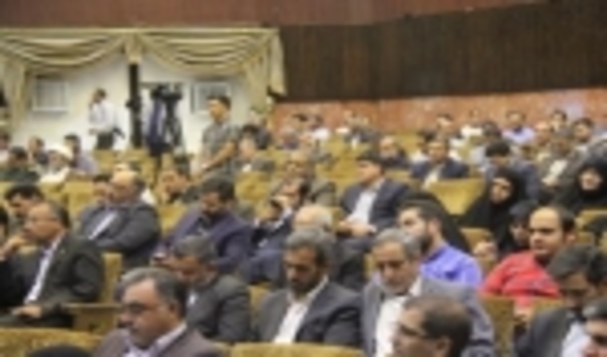 تقدیراز مدیر کل منابع طبیعی وآبخیزداری استان کرمان در مراسم بزرگداشت روز قشر بسیج کارمندان در هفته دولت با حضور استاندار و مدیران کل استان .