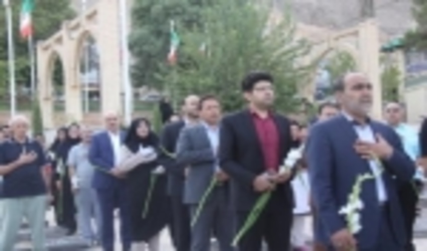                 تجدید میثاق با آرمان های شهدا در هفته تشکل ها  و مشارکت های اجتماعی با حضور در محل قبور مطهر شهدا