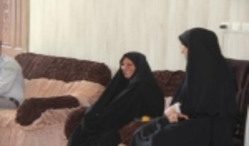 دیدار مدیر کل و هیئت همراه با خانواده شهید علی علی اکبری در هفته دفاع مقدس 