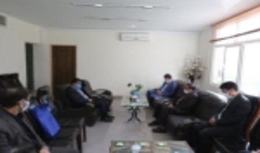 حضور فرماندار ویژه رفسنجان در اداره کل و مذاکره با مدیر کل پیرامون پروژه های اجرایی و در دست اقدام  آبخیزداری 