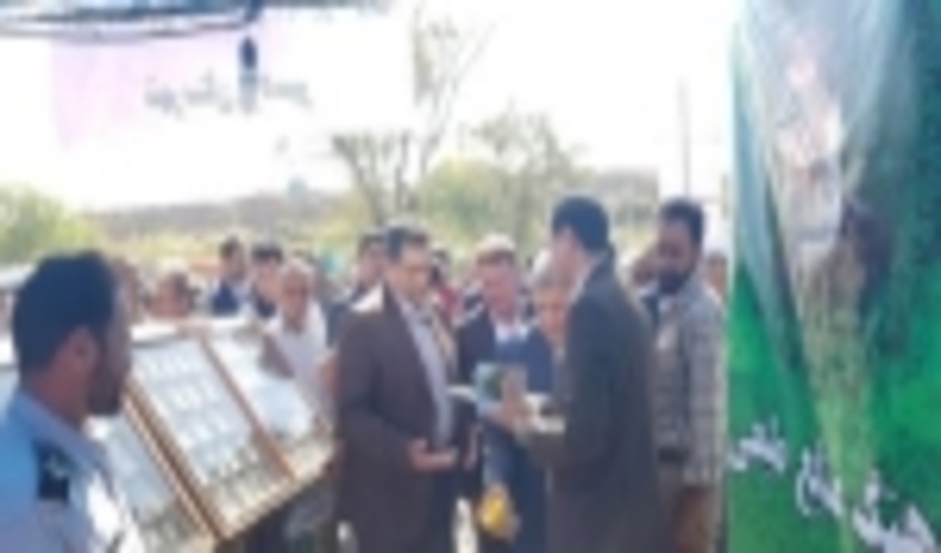 حضور فعال اداره منابع طبیعی و آبخیزداری بردسیر در جشنواره سالانه  سیب و گلابی گلزار 