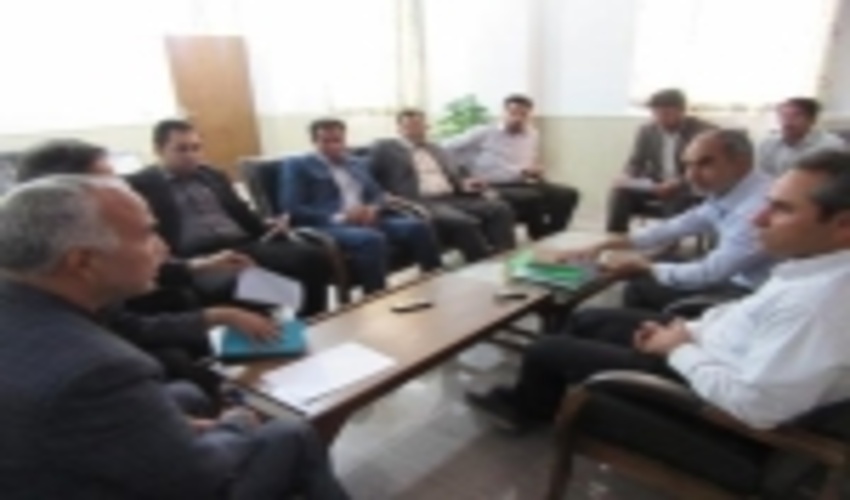 هم اندیشی و بررسی مشکلات و موانع تعاونی فراگیر بهره برداران امین شهرستان انار