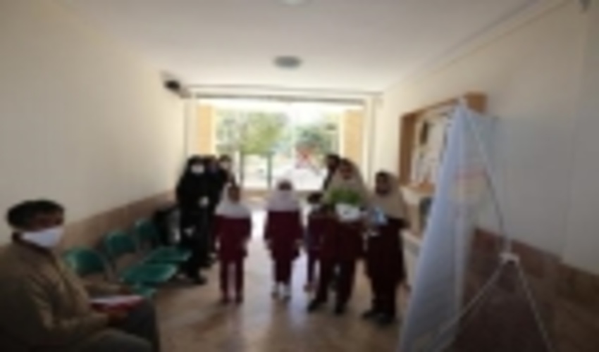 بازدید جمعی از همیاران مروج و دانش آموزی  از اداره منابع طبیعی و آبخیزداری شهرستان کرمان در آستانه روز جهانی مقابله با پدیده بیابان زایی برای کمک به  فرهنگ حفظ طبیعت 