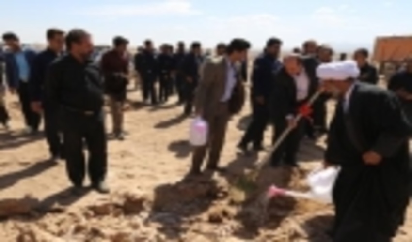 آغاز عملیات بیابان زدائی منطقه یزدان آباد زرند با مشارکت معین های اقتصادی استان