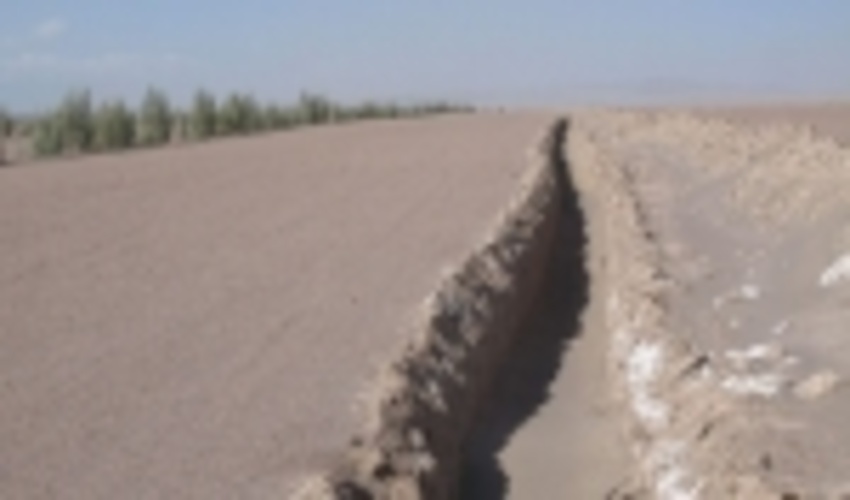 اجرای تله رسوب گیر برای جلوگیری از هجوم شن‌های روان