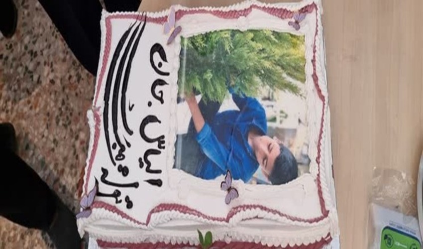 اقدام فرهنگی جالب دانش آموز زرندی در روز تولدش