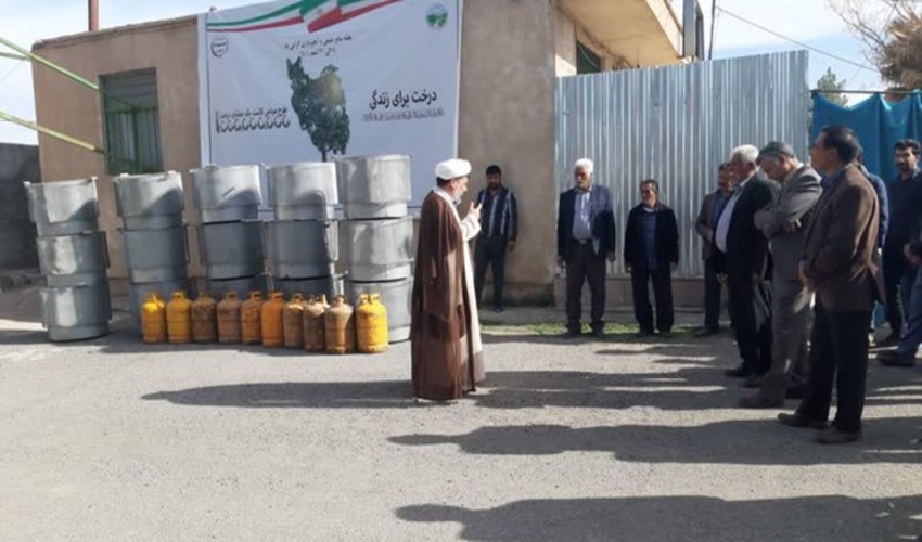 ۱۶ دستگاه تنور گازی بین عشایر بلورد سیرجان توزیع شد
