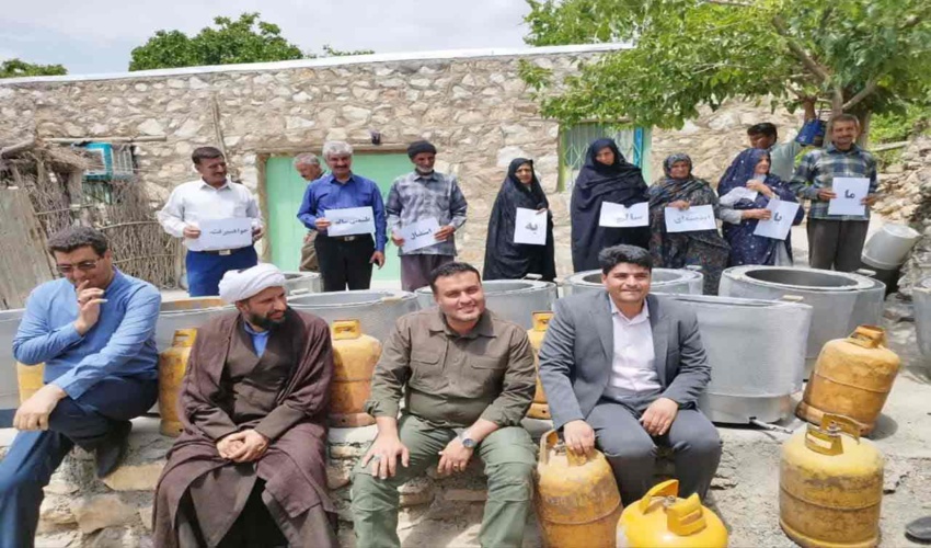 توزیع 20 دستگاه تنور گازی بین عشایر منطقه سیاهکوه شهرستان ارزوییه 