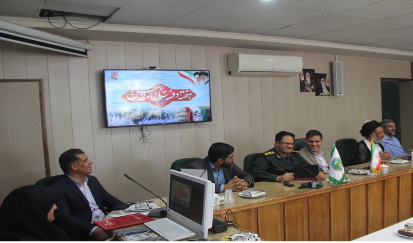 تجلیل از ایثارگران به مناسبت گرامیداشت هفته دفاع مقدس 