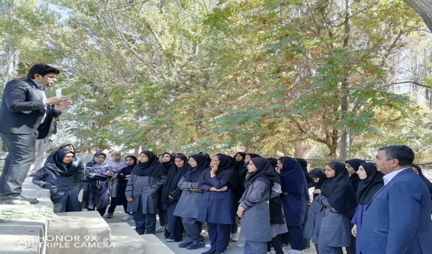 آموزش و  فرهنگ سازی حلقه مهم حفاظت از منابع طبیعی و تبیین طرح مردمی کاشت یک میلیارد درخت