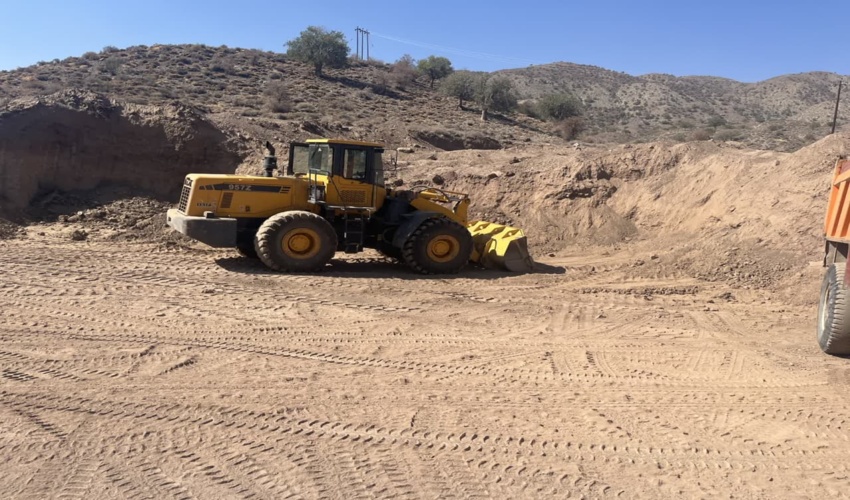جلوگیری از برداشت غیر مجاز خاک در اراضی ملی شهرستان بم 