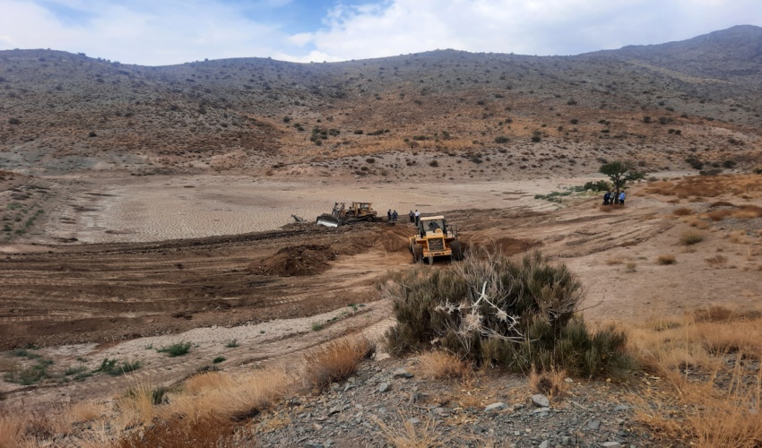 آغاز لایروبی و مرمت بندهای خاکی و سازه های آبخیزداری پاریز