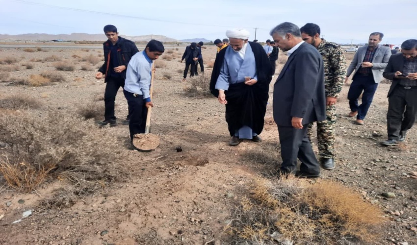 برگزاری پویش ملی کاشت بذر بادام کوهی در سیرجان 