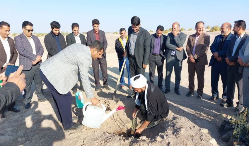 آغاز کاشت ۶ هزار نهال در شمال فهرج جهت جلوگیری از حرکت شن‌های روان