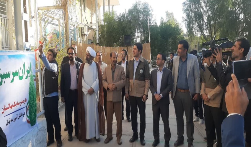 آغاز طرح مردمی کاشت یک میلیارد درخت همراه با نواختن زنگ درختکاری در شهرستان بم 