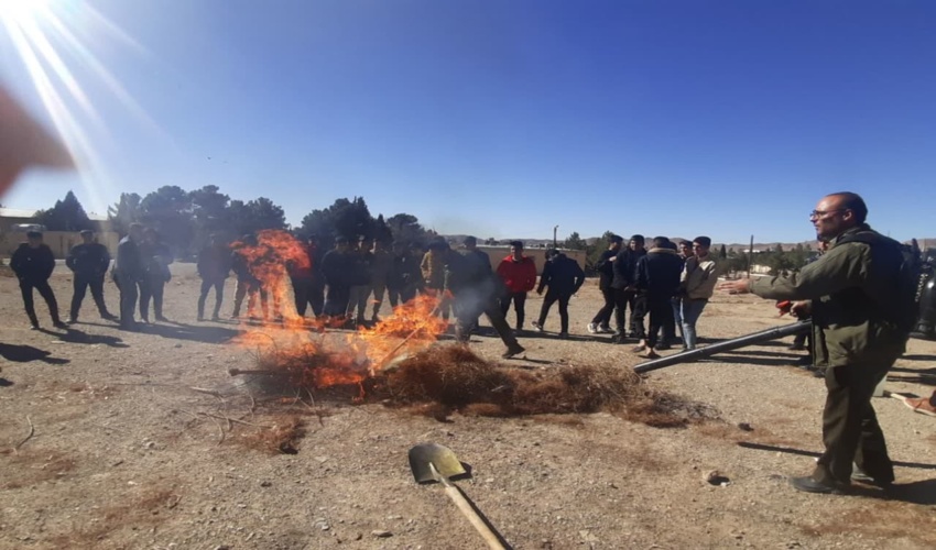 برگزاری کلاس آموزشی اطفائ حریق در هنرستان فنی امام خمینی شهرستان کوهبنان 