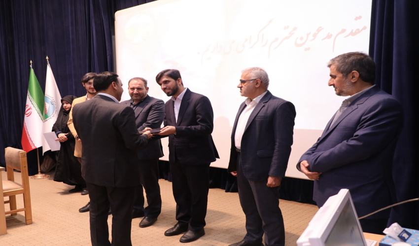 تقدیر از فرمانده پایگاه مقاومت بسیج مالک اشتر منابع طبیعی استان کرمان در گردهمایی سراسری فرماندهان بسیج ادارات کل منابع طبیعی و آبخیزداری کشور