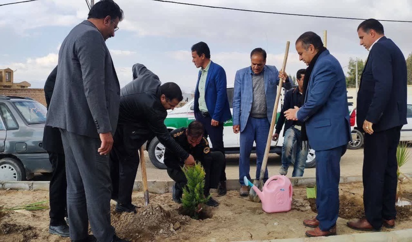 ۷۰۰۰ اصله نهال در یزدانشهرِ زرند غرس شد