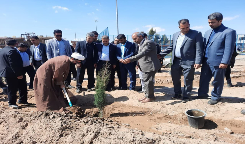 آغاز هفته منابع طبیعی همراه با غرس نهال در شهرستان سیرجان 