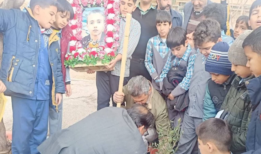 کاشت نهال  به یاد شهید دانش آموز حادثه تروریستی کرمان