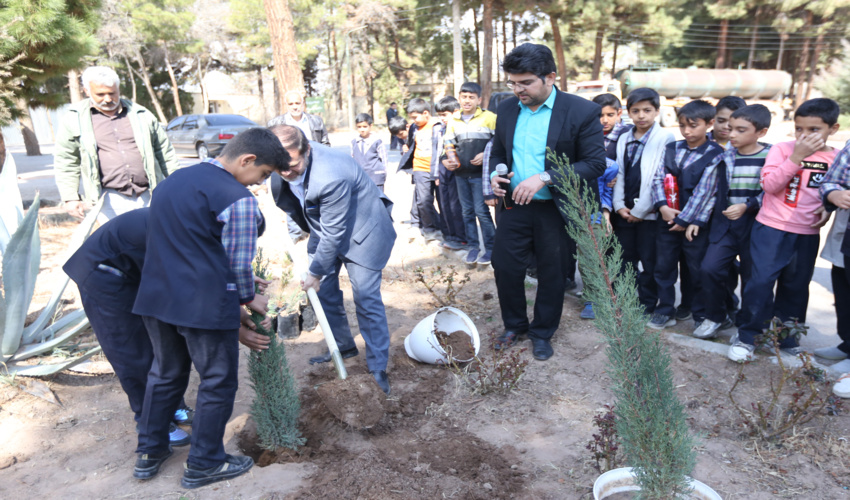 آیین نهالکاری  به همراه آموزش تولید نهال برای دانش آموزان 