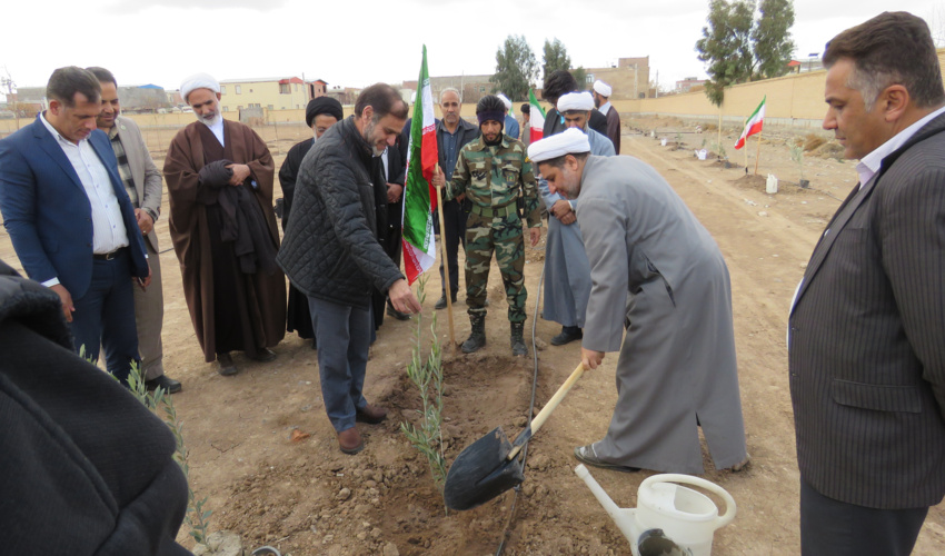 نهالکاری در مدرسه علمیه کرمان