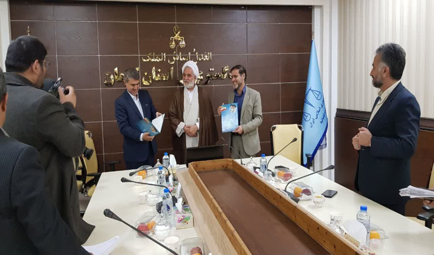 تقدیر از مدیر کل منابع طبیعی و آبخیزداری استان کرمان در شورای حفظ حقوق بیت المال استان