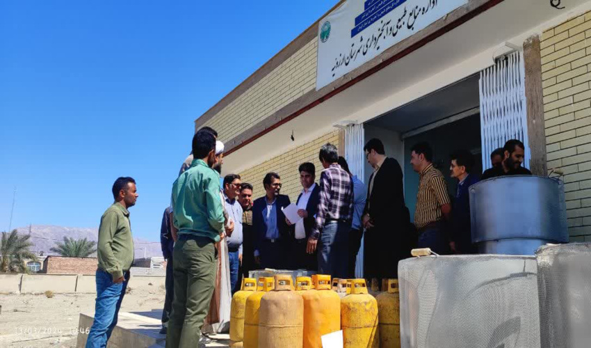 توزیع ۲۷دستگاه تنور گازی بین عشایر منطقه باغ برج شهرستان ارزوئیه 
