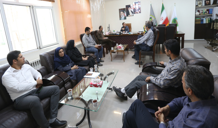 نشست صمیمی مدیر کل منابع طبیعی و آبخیزداری استان کرمان با همکاران معاونت حوزه آبخیزداری 