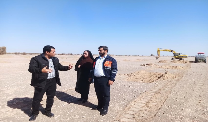 گامی اساسی در برابر شن‌های روان؛ فرماندار فهرج از پیشرفت پروژه حیاتی ۴۰ هکتاری بازدید کرد