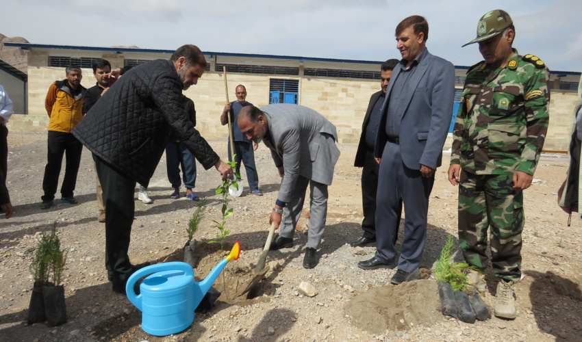 کاشت نهال در دهکده امید و زندگی کرمان به یاد رهبر شهید آیت‌الله خامنه‌ای