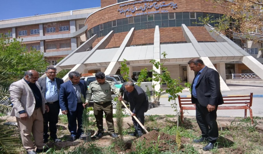 پیوستن کادر درمان کرمان به پویش «سرو ایران» به یاد شهدای سلامت