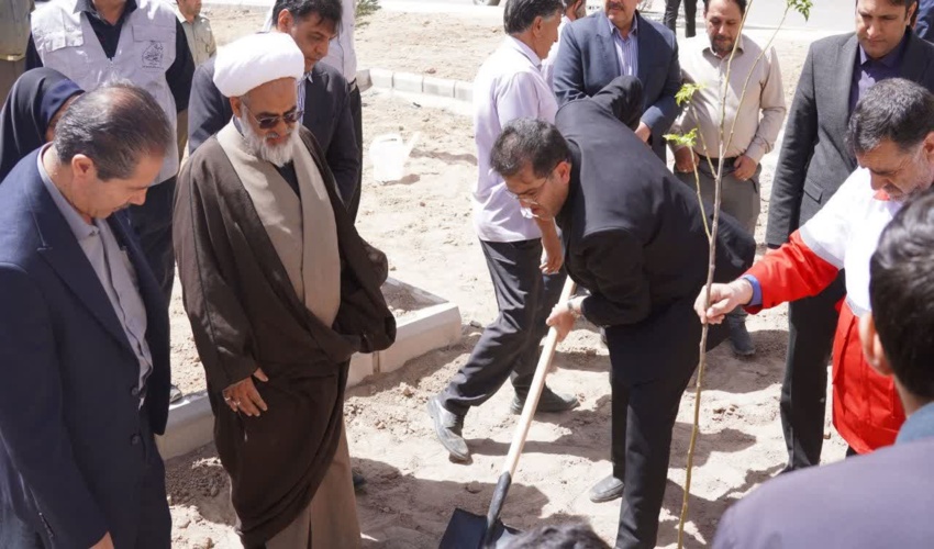 کاشت ۱۰۰ هزار اصله نهال در سیرجان به یاد قائد شهید امت