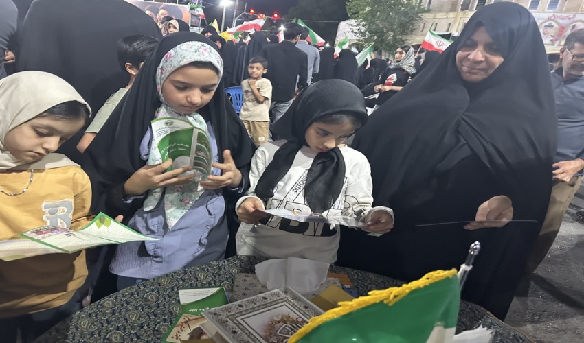 از بر پایی میز خدمت تا توزیع نهال امید