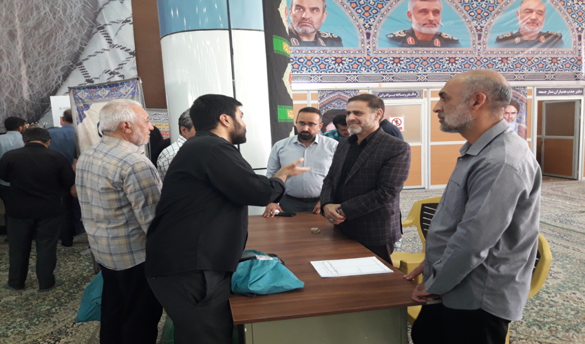 میز خدمت منابع طبیعی کرمان در جمع نمازگزاران